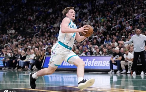 史诗级菜鸟！克尼佩尔273记3分 新秀赛季夺三分王