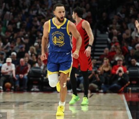 库里三分19中12空砍48分 勇士不敌开拓者2连败