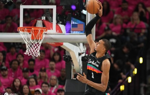 文班季后赛首秀太过完美 连超邓肯罗宾逊传承队史