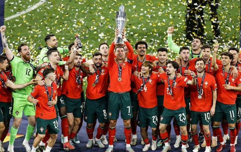 随着葡萄牙队夺冠，C罗又刷新5大纪录，还诞生了4位五冠王！