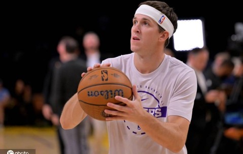 富保罗播客引发湖人内乱 詹姆斯在借他逼走里夫斯？