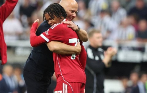 英超夏季转会窗口：最后疯狂与隐秘交易，谁是赢家谁是输家？