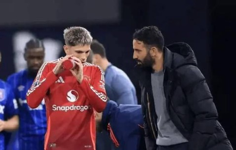 曼联风波！加纳乔效仿C罗逼宫曼联，阿莫林铁腕治军将其开除！