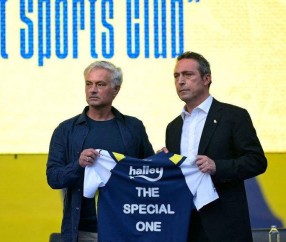 足坛狂欢夜：意甲双雄强势发力，穆帅东家创造历史，西甲格局显现断层