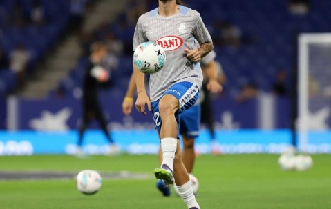 西甲赛场再现不和谐音符，球迷文化亟待反思