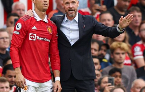 前曼联助教曝C罗离队内幕：滕哈赫铁腕管理，C罗拒绝参与高位逼抢