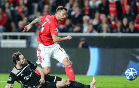 欧冠焦点战：勒沃库森VS纽卡斯尔联——战术博弈与胜负天平的深度剖析