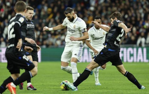 西甲深夜大战！马竞冲冠失利转守欧冠，皇家社会绝境求生要逆袭