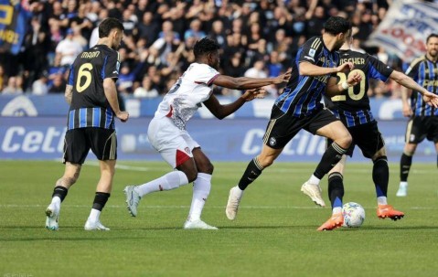 3-1击败卡利亚里，10人意甲倒数第一大爆发，终结17轮不胜