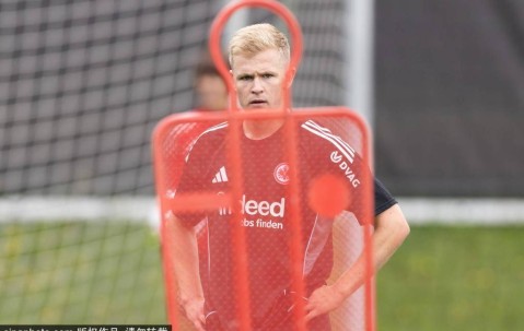 德甲球队法兰克福备战新赛季
        
    德甲球队法兰克福备战新赛季