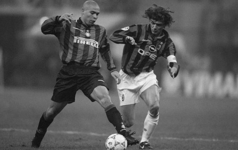 41岁张雪峰离世，刺痛了多少硬扛的80后米兰球迷