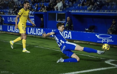 西甲榜首又易主，皇马第3次让位，巴萨笑纳大礼